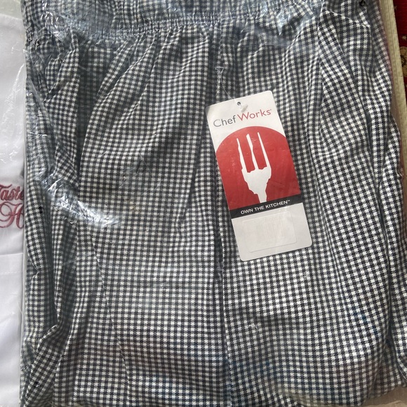 White Chef Uniform - Picture 3 of 17